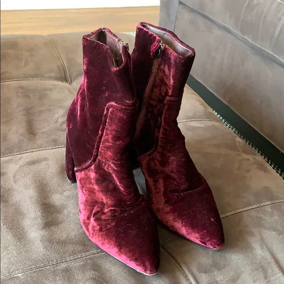 Steve Madden Velvet Burgundy Bootie size 9 EUC - Picture 5 of 5